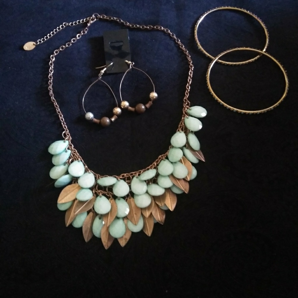 Seafoam Green and Gold Necklace Set